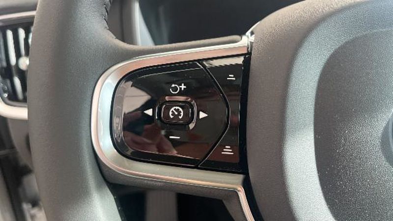 Volvo  Momentum Pro, B4 mild hybrid (gasolina)