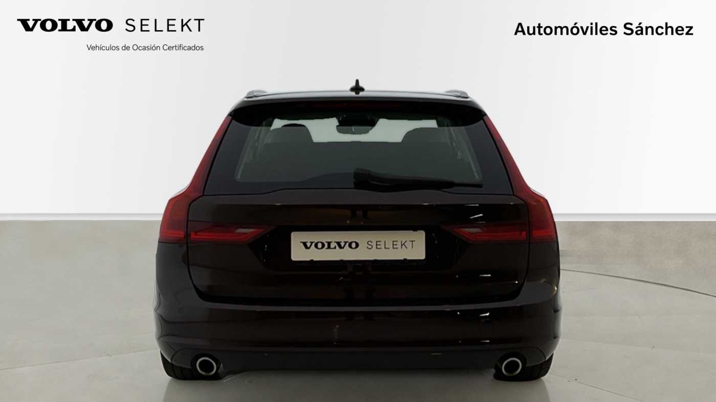 Volvo  D4 Momentum Automático