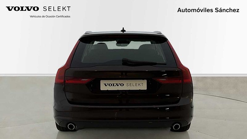 Volvo  D4 Momentum Automático